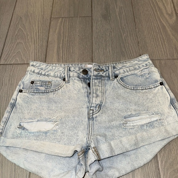 Amuse Society Light Wash Denim Shorts - Picture 3 of 4